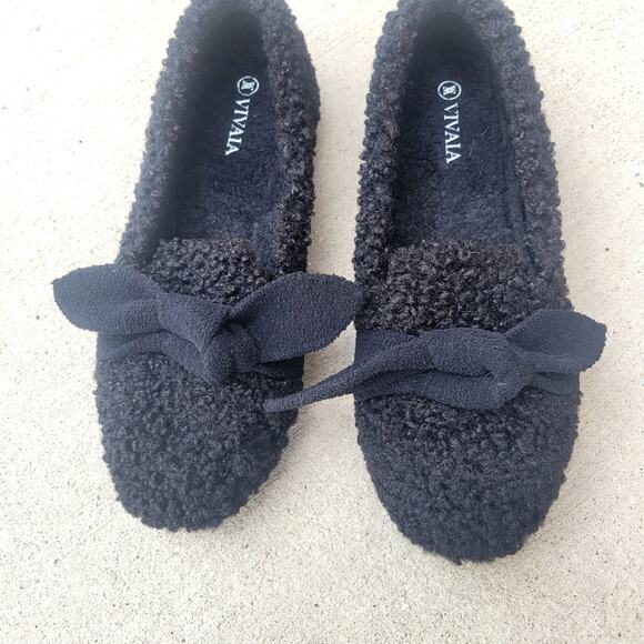 Vivaia Audrey Round Toe Sherpa Loafers Black Womens 5.5 PRICED LOW TO SELL. - Picture 4 of 10